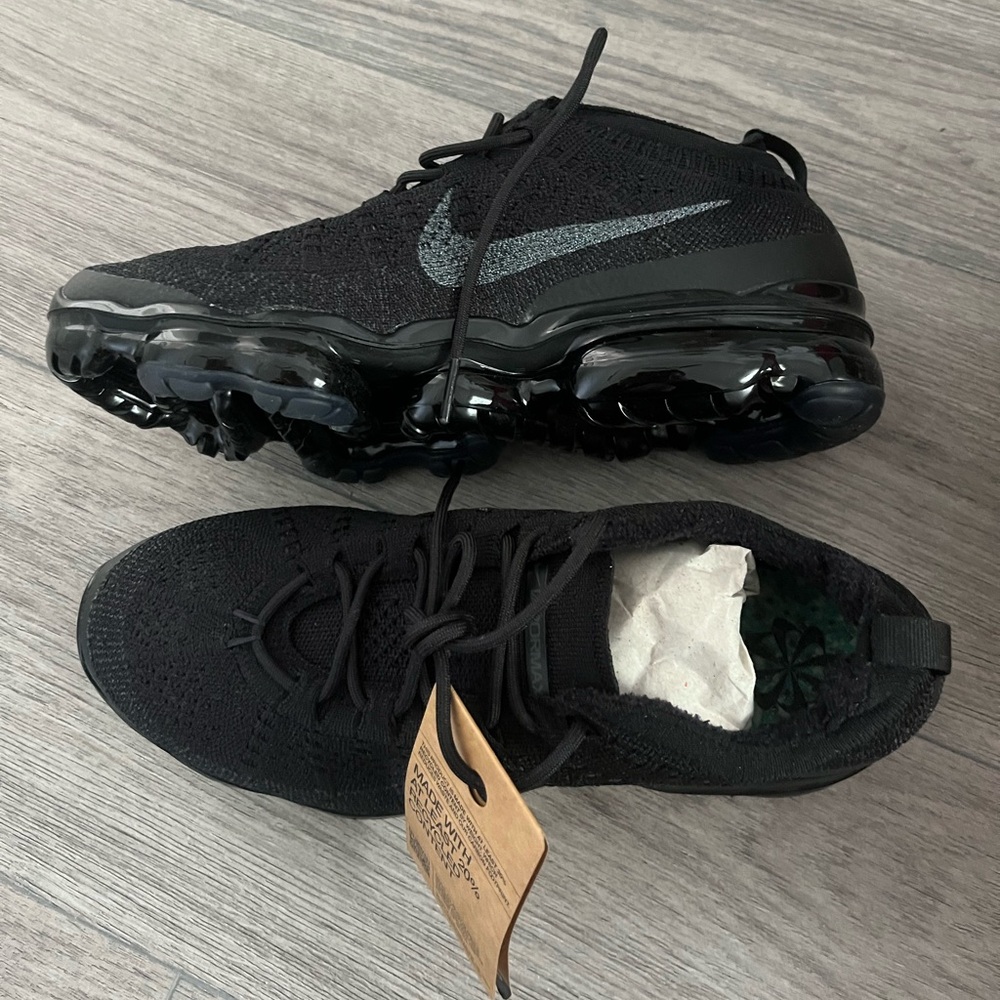 Nike Air Vapormax Sneakers Women’s 9.5 BRAND NEW WITH BOX